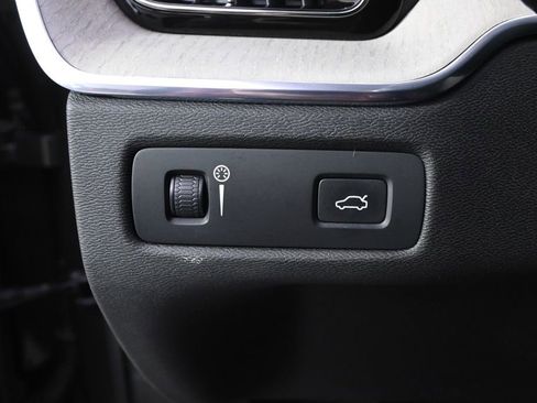 Used 2018 Volvo XC60 T6 Inscription w/ Convenience Package image 24