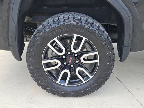 Used 2025 GMC Sierra 1500 AT4 w/ AT4 Premium Package AWD/4WD image 28