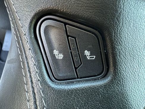 Used 2019 Chevrolet Suburban LT image 20