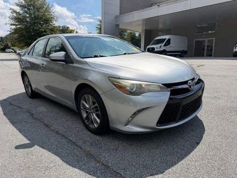 Used 2015 Toyota Camry SE FWD image 7