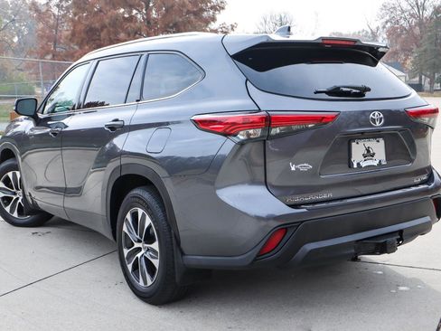 Used 2020 Toyota Highlander XLE image 20