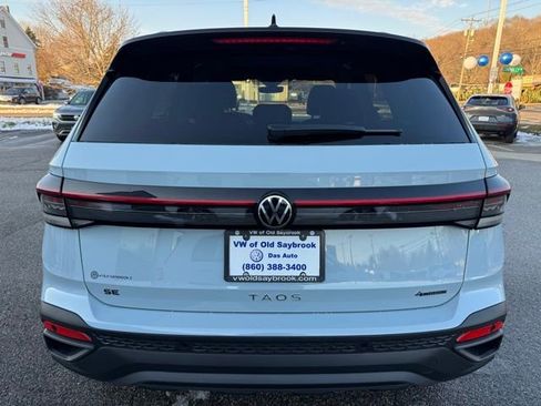 New 2026 Volkswagen Taos SE image 6
