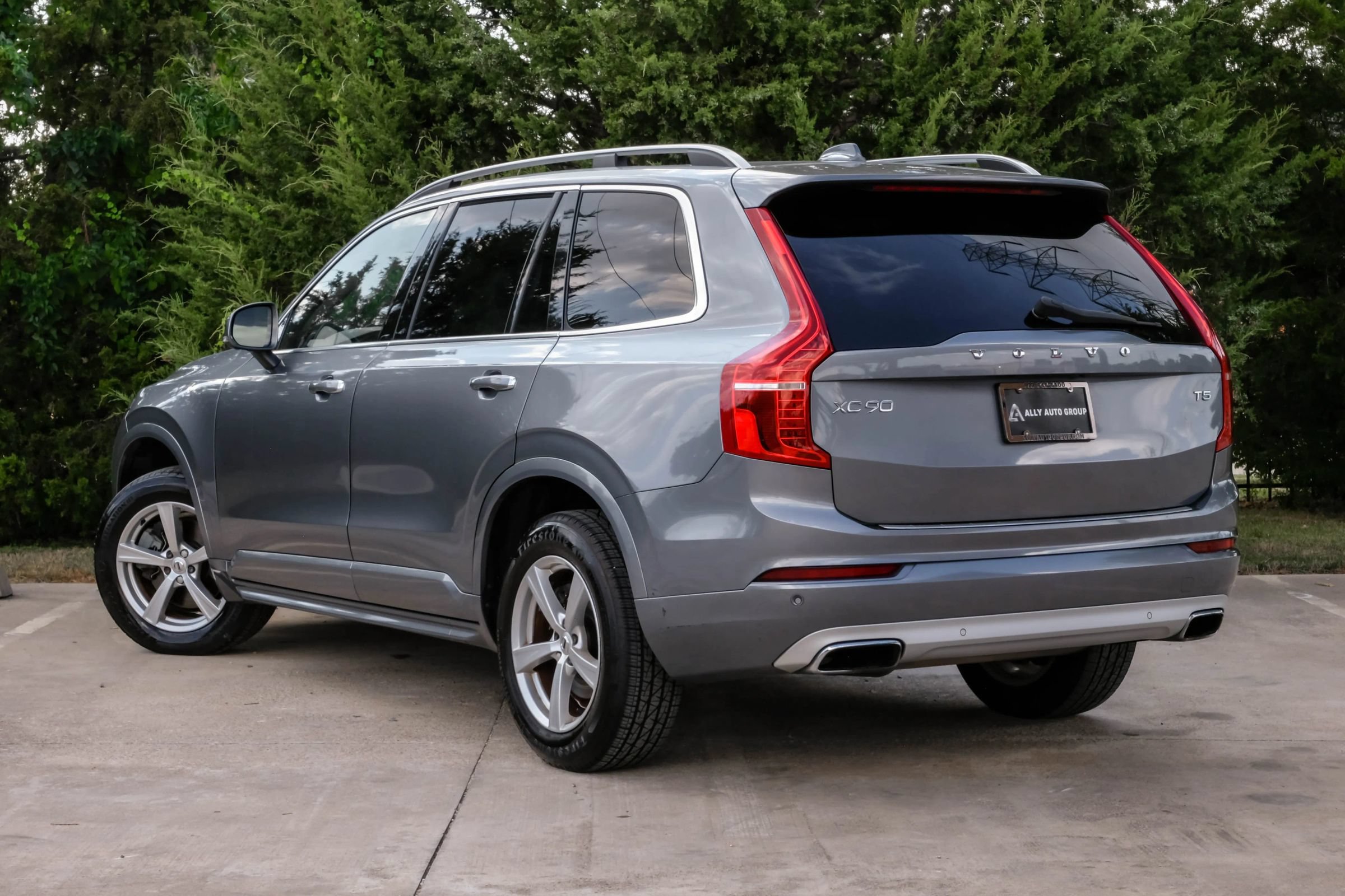 Used 2017 Volvo XC90 T5 Momentum w/ Vision Package FWD image 11