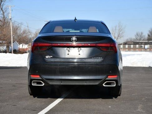 Used 2019 Toyota Avalon Limited image 6