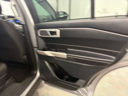 Used 2024 Ford Explorer XLT RWD image 17