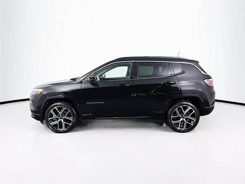 Used 2025 Jeep Compass Limited w/ Elite Group AWD/4WD image 4
