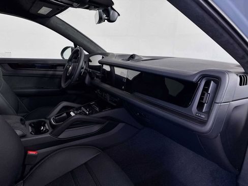 New 2025 Porsche Cayenne GTS image 22