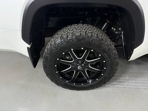 Used 2024 Toyota Tundra Limited AWD/4WD image 10