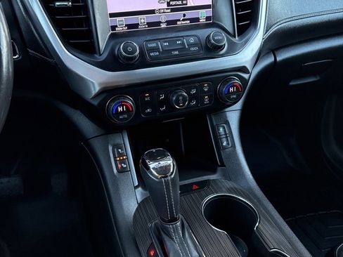 Used 2019 GMC Acadia SLT image 18