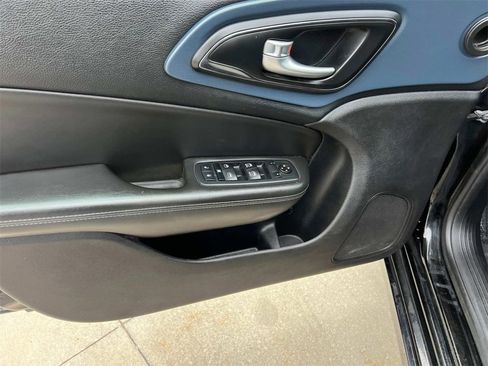 Used 2015 Chrysler 200 S image 12