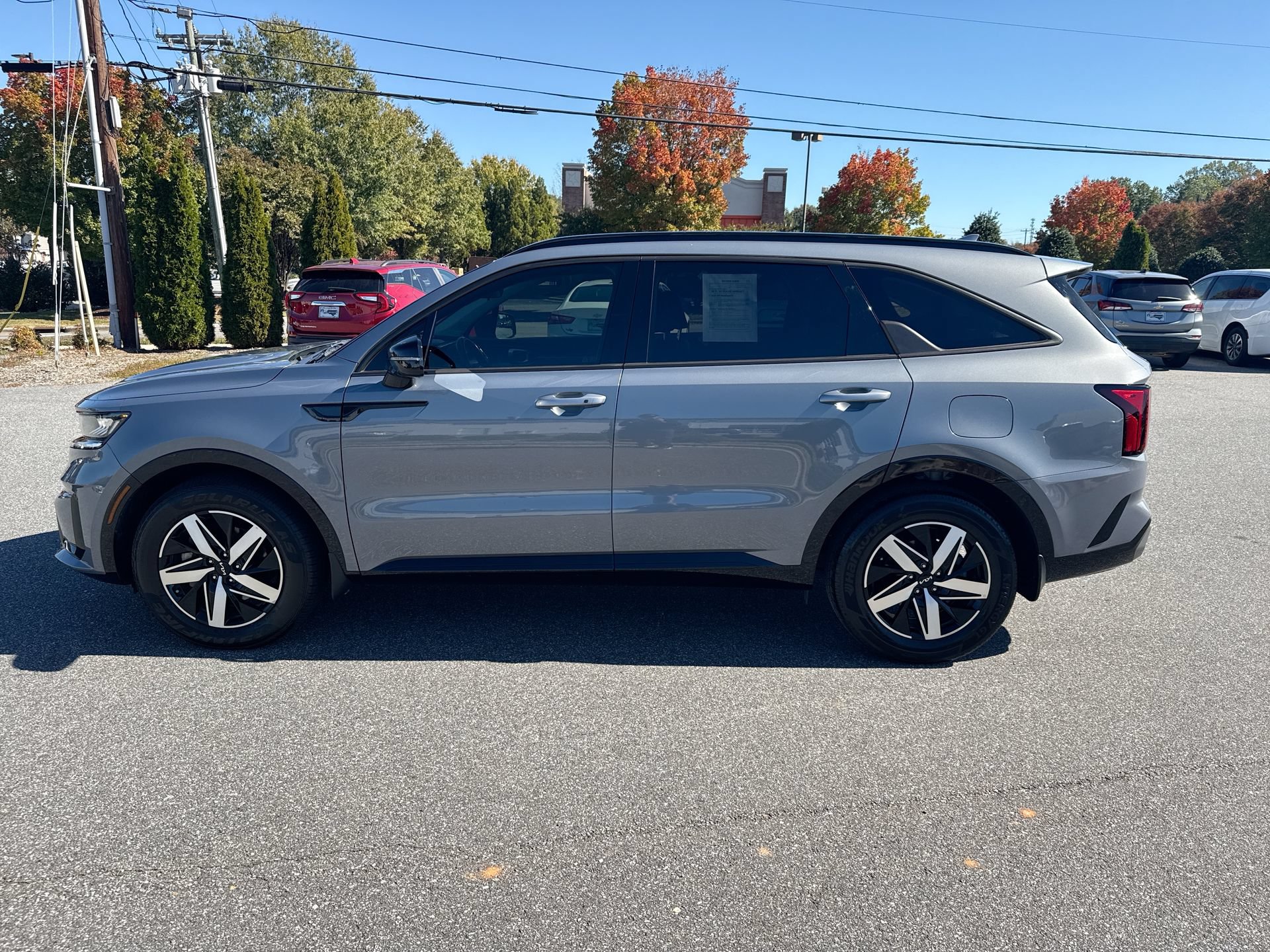 Used 2023 Kia Sorento S w/ Panoramic Sunroof Package FWD image 4