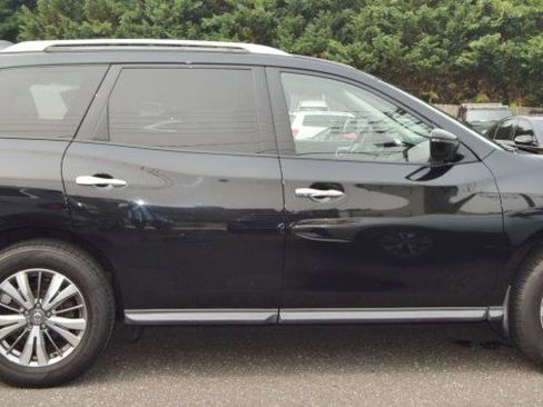 Used 2019 Nissan Pathfinder S AWD/4WD image 12