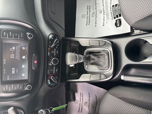 Used 2020 Kia Soul LX FWD image 22