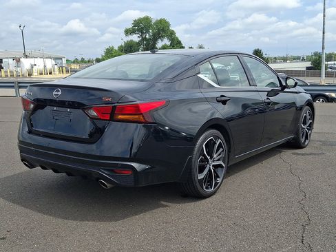 Used 2024 Nissan Altima 2.5 SR w/ SR Premium Package FWD image 6