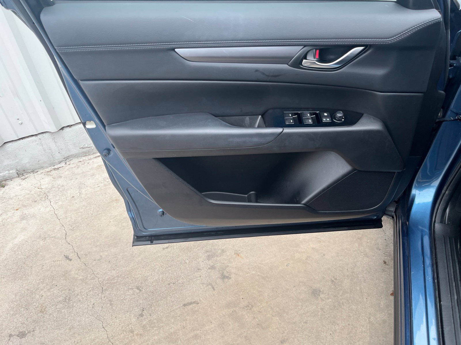 Used 2018 MAZDA CX-5 Touring FWD image 9