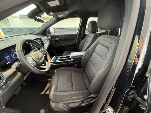 Used 2025 Chevrolet Equinox LT image 28