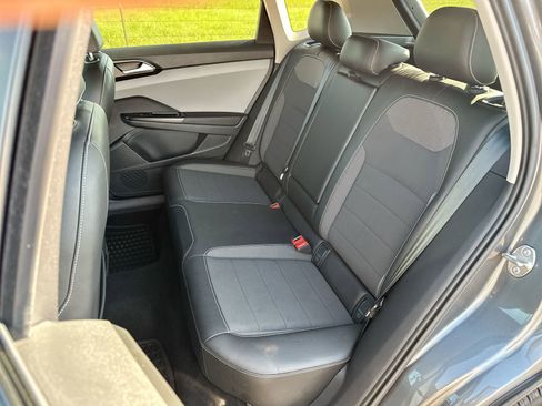 Used 2023 Volkswagen Taos SE image 21