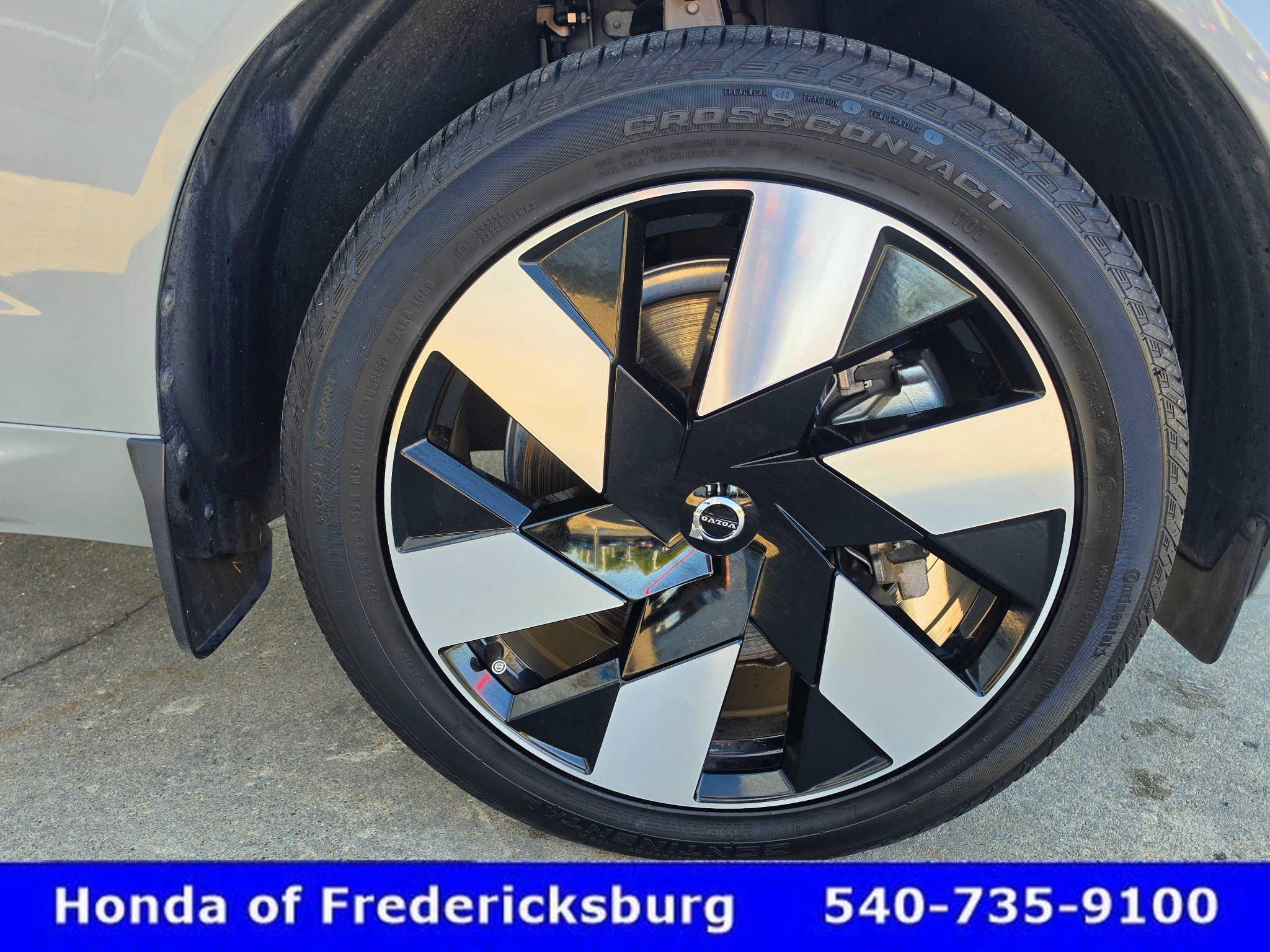 Used 2025 Volvo XC60 T8 Plus w/ Protection Package Premier AWD/4WD image 12