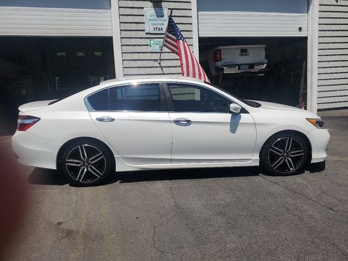 Used 2017 Honda Accord Sport Special Edition image 8