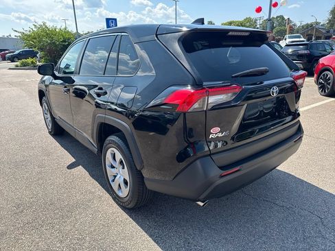 Used 2023 Toyota RAV4 LE AWD/4WD image 5