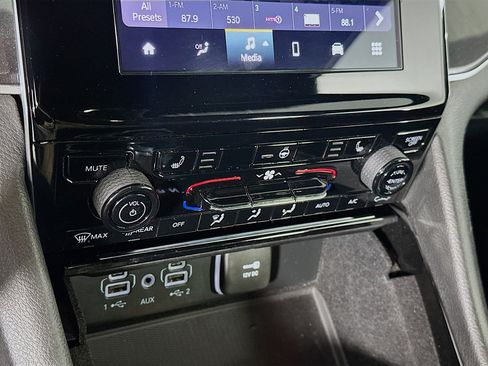 Used 2021 Jeep Grand Cherokee L Laredo image 22