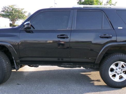 Used 2018 Toyota 4Runner SR5 RWD image 2