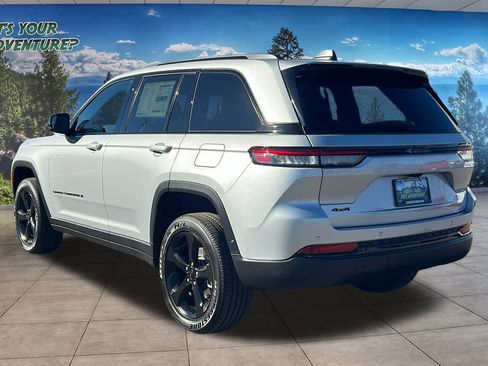 New 2025 Jeep Grand Cherokee Altitude image 7