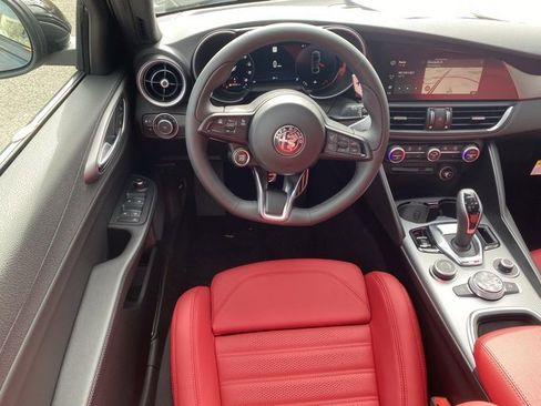 New 2025 Alfa Romeo Giulia Base image 44