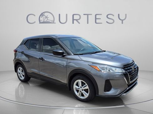 Used 2021 Nissan Kicks S FWD image 9