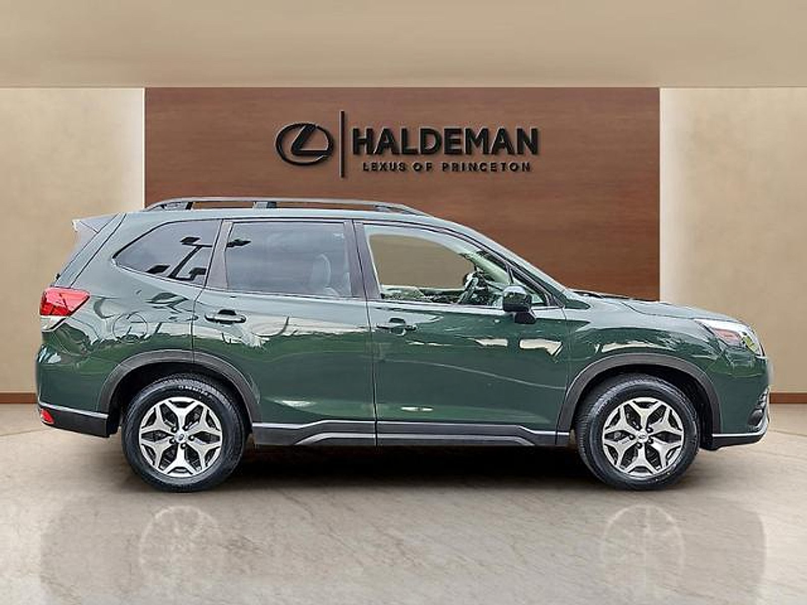 Used 2024 Subaru Forester Premium AWD/4WD image 7
