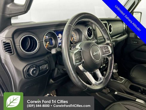 Used 2021 Jeep Wrangler Unlimited Sahara AWD/4WD image 3