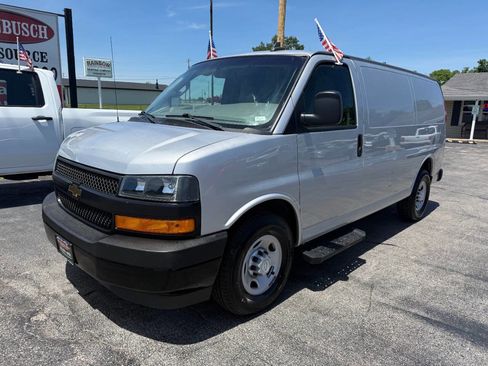 Used 2019 Chevrolet Express 2500 w/ Driver Convenience Package RWD image 2