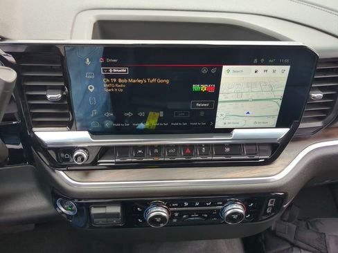 Used 2025 GMC Sierra 1500 SLT image 15