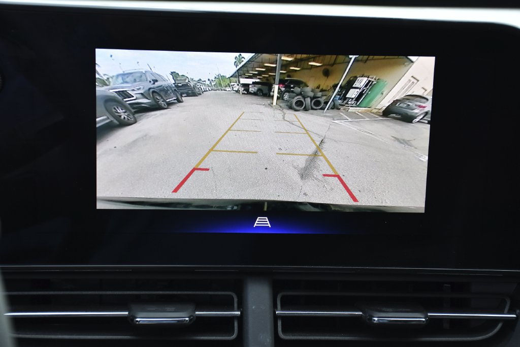 Used 2024 Chevrolet Trax LT FWD image 16