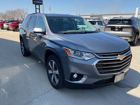 Used 2019 Chevrolet Traverse LT w/ LT Premium Package image 4