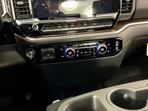 New 2026 GMC Sierra 1500 Elevation image 7