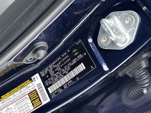 Used 2020 Toyota Highlander XLE image 32