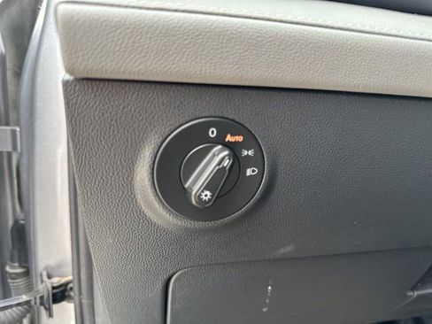 Used 2024 Volkswagen Taos SE image 7