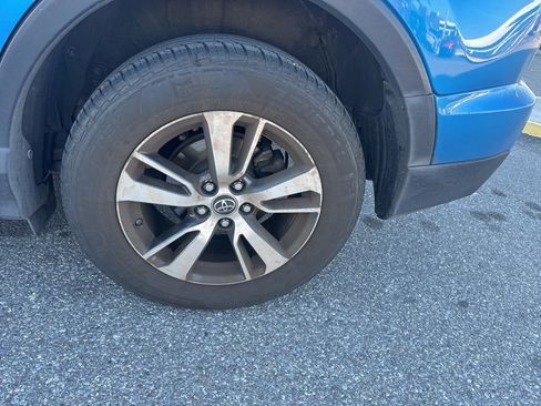 Used 2018 Toyota RAV4 XLE image 9