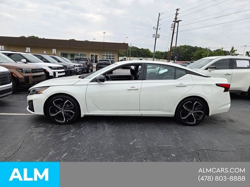 Used 2025 Nissan Altima 2.5 SR FWD image 3