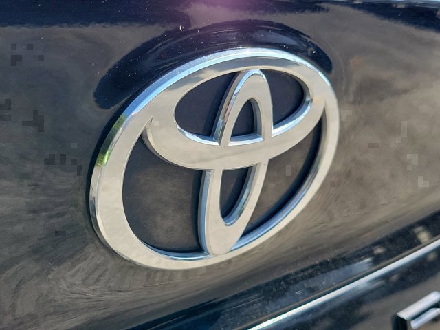 Used 2025 Toyota Camry SE FWD image 10