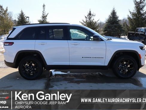 New 2026 Jeep Grand Cherokee Laredo image 1