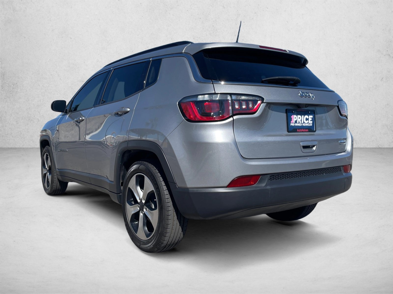 Used 2017 Jeep Compass Latitude w/ Popular Equipment Group FWD image 7