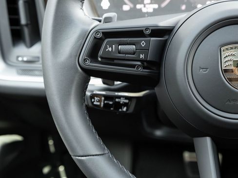 Used 2025 Porsche Cayenne Turbo image 15