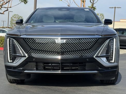 Used 2025 Cadillac Lyriq Luxury image 3