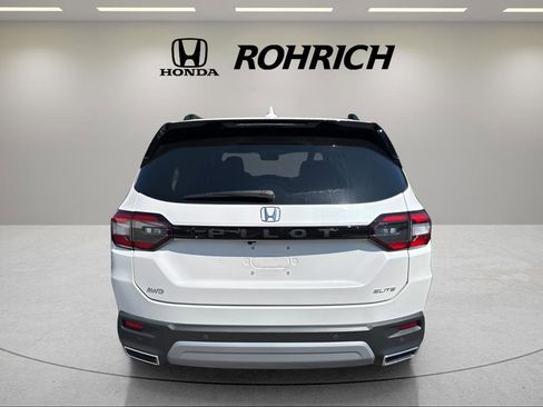 Used 2023 Honda Pilot Elite image 4