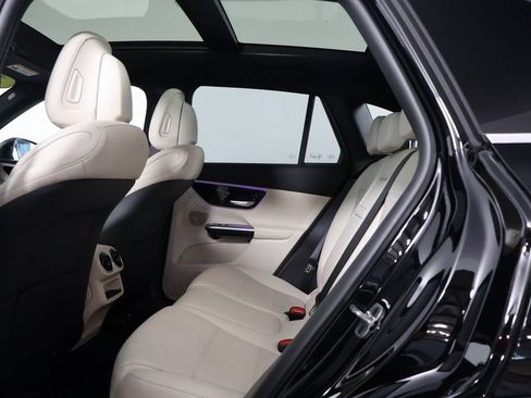 Used 2024 Mercedes-Benz GLC 300 4MATIC image 11