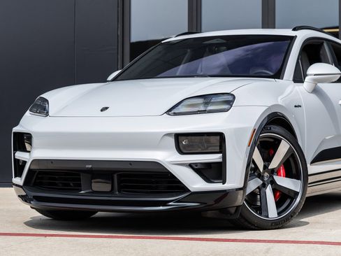 New 2025 Porsche Macan Turbo Electric image 7