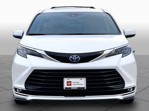 Used 2024 Toyota Sienna XLE FWD image 4