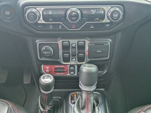 Used 2022 Jeep Gladiator Rubicon w/ LED Lighting Group AWD/4WD image 18